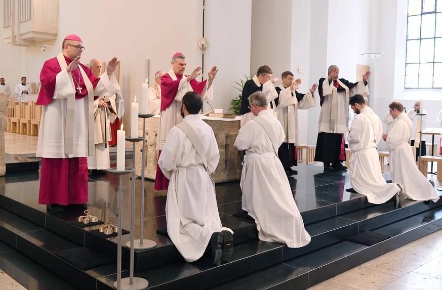 Nur Männern vorbehalten: Eine Priesterweihe in Rottenburg in Baden-Württemberg.