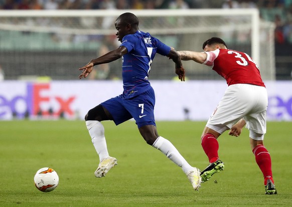 epa07610958 Chelsea's N'Golo Kante (L) in action against Arsenal's Granit Xhaka (R) during the UEFA Europa League final between Chelsea FC and Arsenal FC at the Olympic Stadium in Baku, Azerbaijan, 29 ...