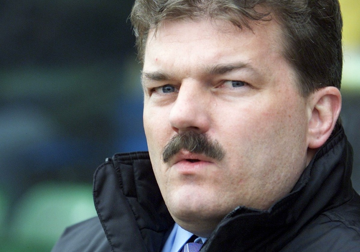 Andreas Hafen, Praesident des FC Wil, aufgenommen am 30. Maerz 2002 beim Spiel gegen den FC Thun auf dem Sportplatz Bergholz Wil. Der in Amriswil, TG, wohnhafte Praesident des Fussball-Nationalliga-Kl ...
