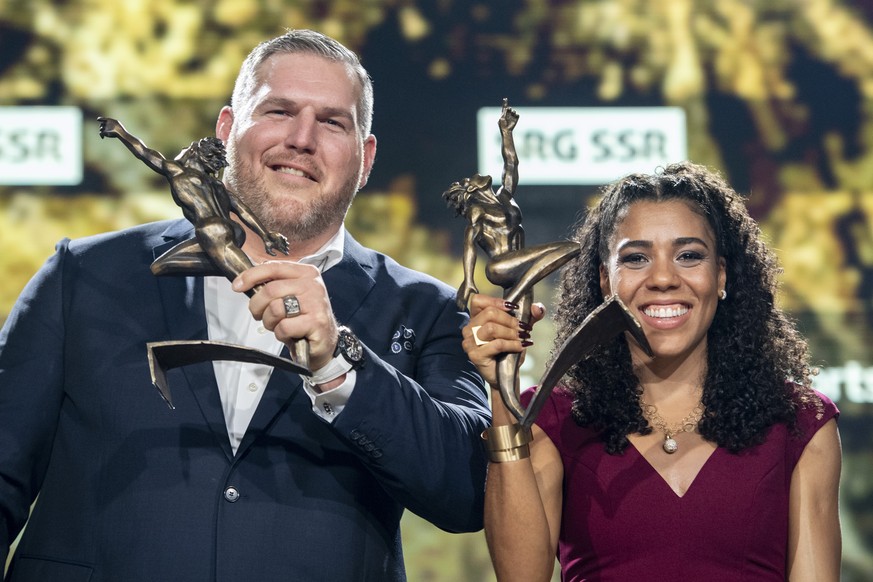 ARCHIVBILD ZUM ARTIKEL ZU DEN SPORTS AWARDS --- Leichtathletin Mujinga Kambundji und Schwinger Christian Stucki posieren als Sportlerin und Sportler des Jahres an der Verleihung der Sports Awards 2019 ...