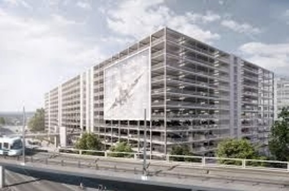 Der Flughafen plant ein neues, 13-stöckiges Parkhaus in Flughafennähe.