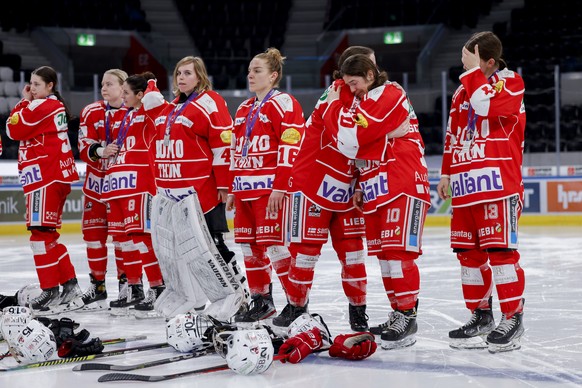 Enttaeuschung bei den Bomo Spielerinnen nach der 5. Partie des Playoff-Finals der Women?s League zwischen den ZSC Lions und dem EV Bomo Thun, am Sonntag, den 19. Maerz 2023, in der Swisslife Arena in  ...