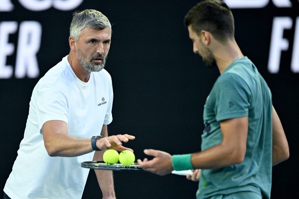 TENNIS AUSTRALIAN OPEN, Coach Goran Ivanisevic gives Novak Djokovic a ball during a training session on Rod Laver Arena on Day 4 of the 2024 Australian Open at Melbourne Park in Melbourne, Wednesday,  ...