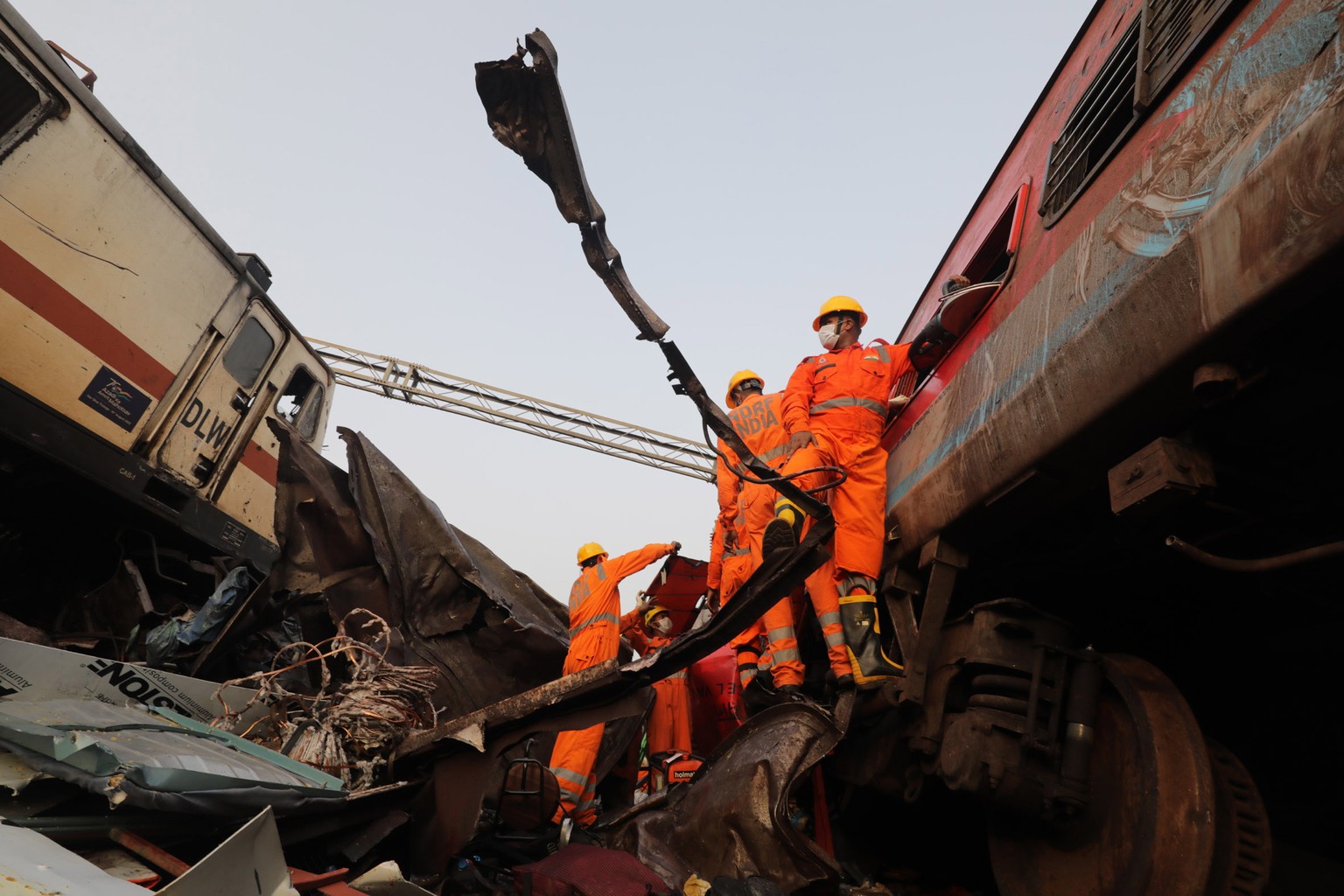 epa10669876 The National Disaster Response Force Rescue continues work at the site of a train accident at Odisha Balasore, India, 03 June 2023. Over 200 people died and more than 900 were injured afte ...