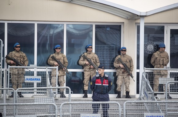 epa08225076 Turkish soldiers stand guard in front of the Silivri courthouse prior to the trial of the &#039;Gezi Park&#039; protests of 2013, in the Silivri district of Istanbul, Turkey, 18 February 2 ...