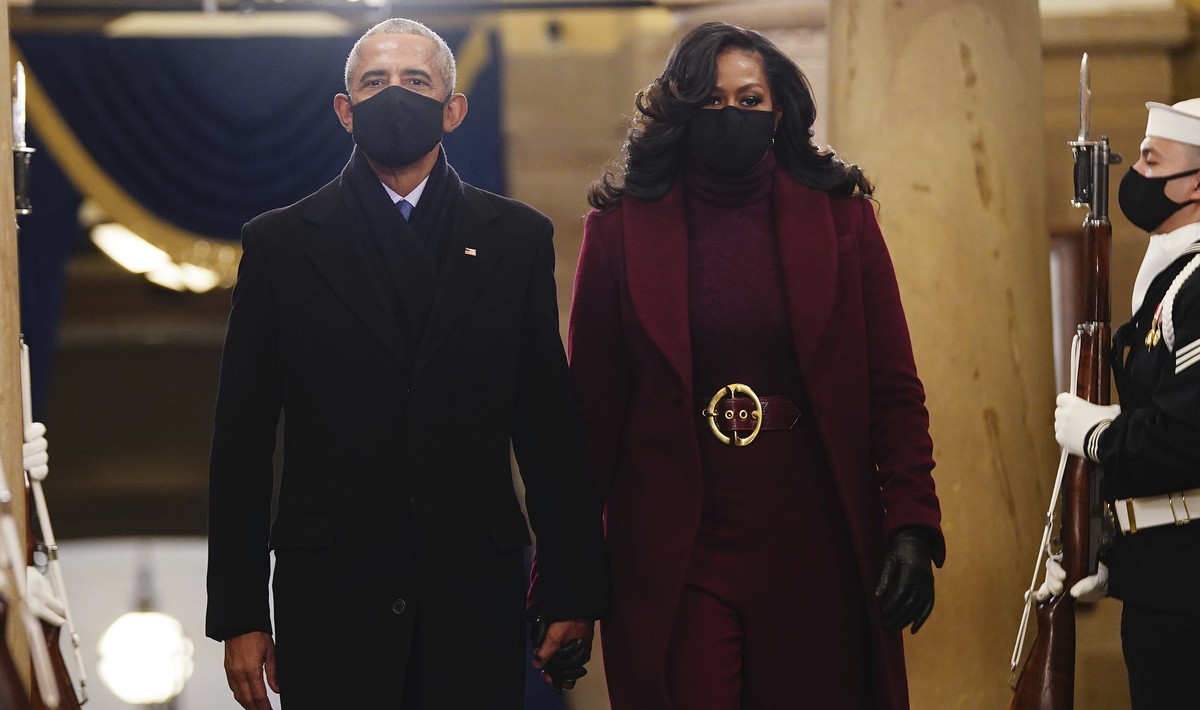Former US President Barack Obama and Michelle Obama arrive in the Crypt of the US Capitol for President-elect Joe Biden's inauguration ceremony on Wednesday, Jan. 20, 2021 in Washington. (Jim Lo  ...