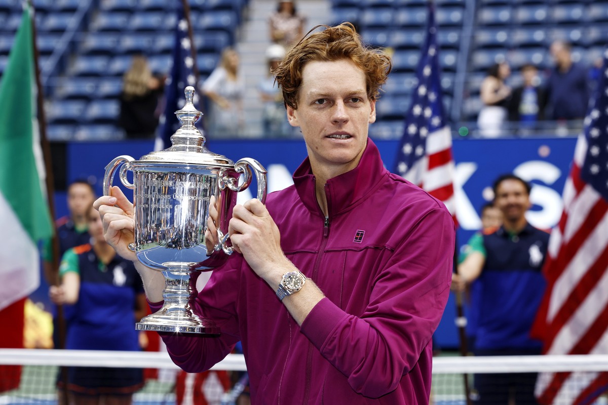 epa11593780 Jannik Sinner of Italy kisses the US Open Championship Trophy after winning the men's final match of the US Open Tennis Championships at the USTA Billie Jean King National Tennis Cent ...