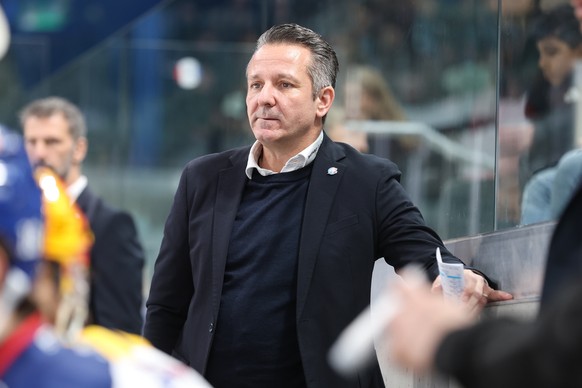 Head Coach Marco Bayer (ZSC) waehrend dem Eishockeyspiel der National League zwischen den ZSC Lions und dem EV Zug, am Samstag, 31. Januar 2026, in der Swiss Life Arena in Zuerich.(Keystone/Manuel Gei ...