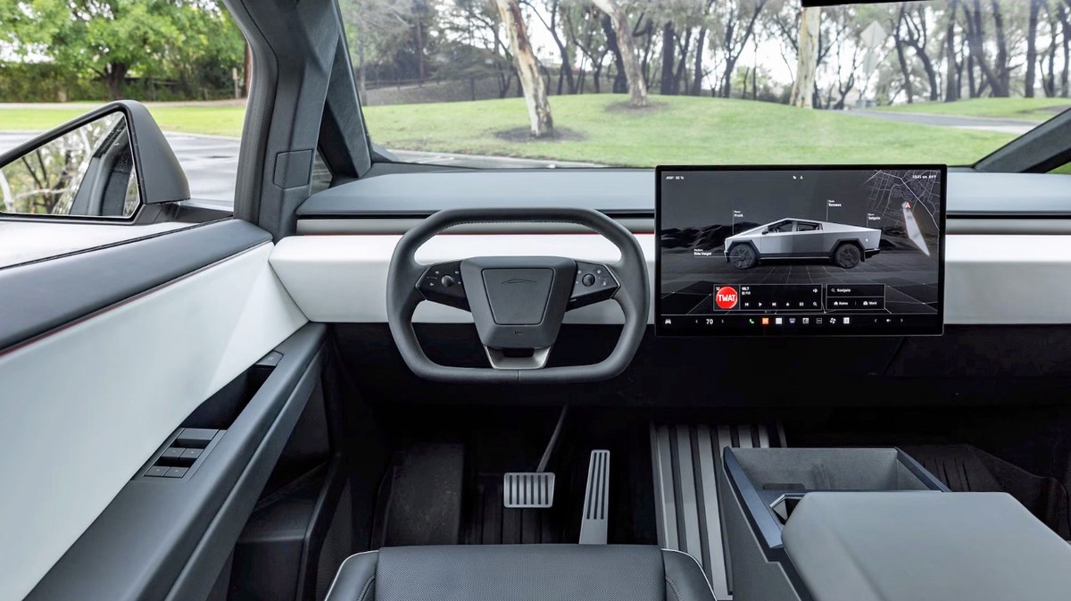tesla cybertruck interieur design touchscreen