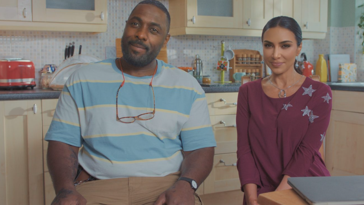 Idris Elba et Kim Kardashian se font la guerre dans Deep Fake Neighbour Wars.