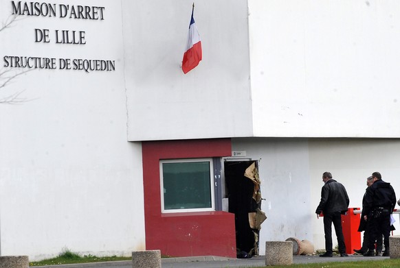 epa06854486 (FILE) - A view of the door opened with explosives by French prisoner Redoine Faid, who escaped from the Prison in Sequedin, near Lille, France, 13 April 2013 (reissued 01 July 2018). Acco ...