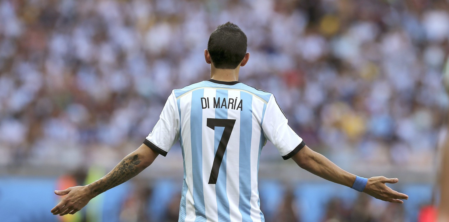 Angel Di Maria mit der Messi-Geste.