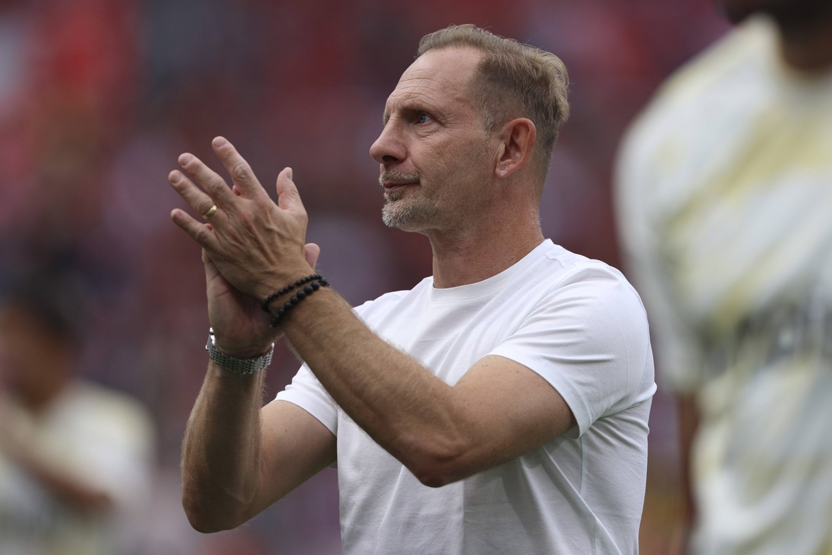 Trainer Mauro Lustrinelli 1.FC Union Berlin gestikuliert, Gestik waehrend des Spiels der 1. Bundesliga zwischen Bayer 04 Leverkusen und 1. FC Union Berlin, BayArena am 05. September 2026 in Leverkusen ...
