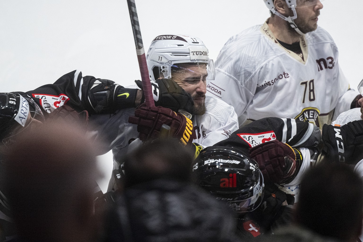 Servette&#039;s player Vincent Praplan, during the fourth leg of the National League Swiss Championship quarter final playoff game between HC Lugano and Geneve Servette HC at the ice stadium Corner Ar ...