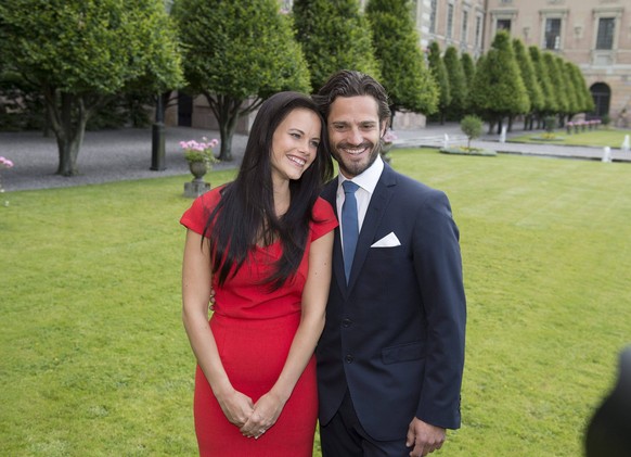 STOCKHOLM 20140627 Swedish Prince Carl Philip, right, and Sofia Hellqvist, left, announced their engagement at a press conference at Stockholm Palace, Friday June 27, 2014. STOCKHOLM SVERIGE ttexport  ...