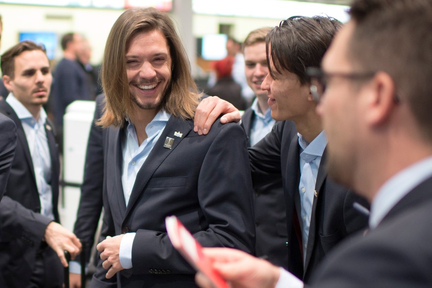 07.12.2016; Zuerich; Fussball Europa League - Osmanlispor FK - FC Zuerich; Adrian Winter (Zuerich) auf dem Flughafen Zuerich Kloten vor dem Abflug nach Ankara
(Steffen Schmidt/freshfocus)