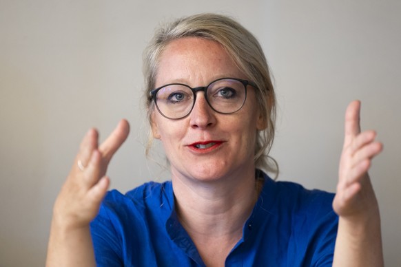 Aline Trede, Nationalraetin GP-BE, spricht waehrend einer Medienkonferenz der Gruenen Kanton Bern zu den National- und Staenderatswahlen 2023, am Montag, 21. August, 2023 im Restaurant &quot;las alps& ...