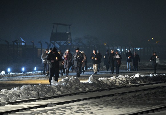 Besucher im ehemaligen Konzentrationslager&nbsp;