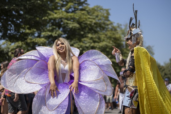 epa12290819 Dressed up participans dance through the streets during the 32nd Street Parade in the city center of Zurich, Switzerland, 09 August 2025. The annual dance music event Street Parade runs th ...