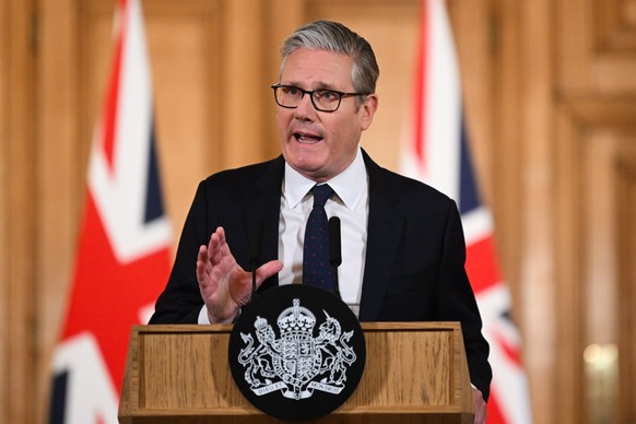 epa13038274 Britain's Prime Minister Keir Starmer speaks during a press conference announcing a ban on young teenagers using social media at Downing Street in London, Britain, 15 June 2026. The U ...
