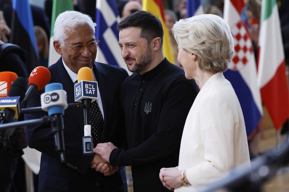 From left, European Council President Antonio Costa, Ukraine&#039;s President Volodymyr Zelenskyy and European Commission President Ursula von der Leyen speak with the media as they arrive for an EU S ...