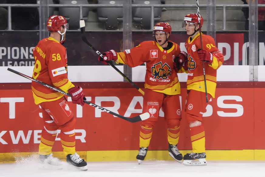 Biel?s Toni Rajala, center, celebrates his goal (2-1) with teammates Biel?s Anton Gustafsson, left, and Biel?s Janis Moser, right, during the Champions Hockey League round of 1 match between Switzerla ...