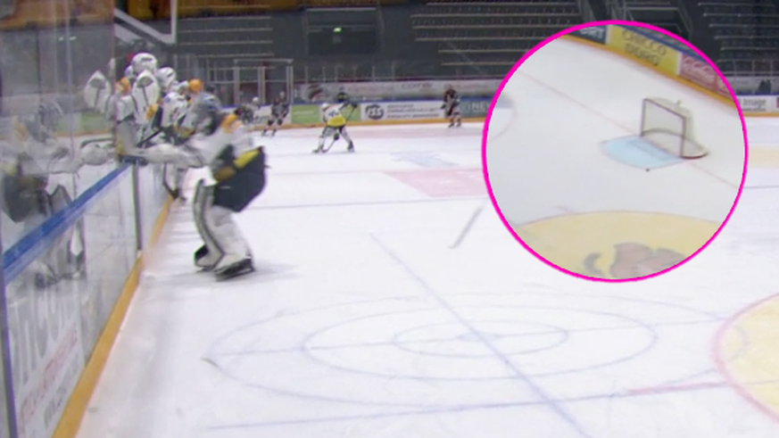 Goalie Ciaccio verlässt das Eis, vorne verpasst Fischer einen Pass, so dass der Puck ins eigene Tor geht.