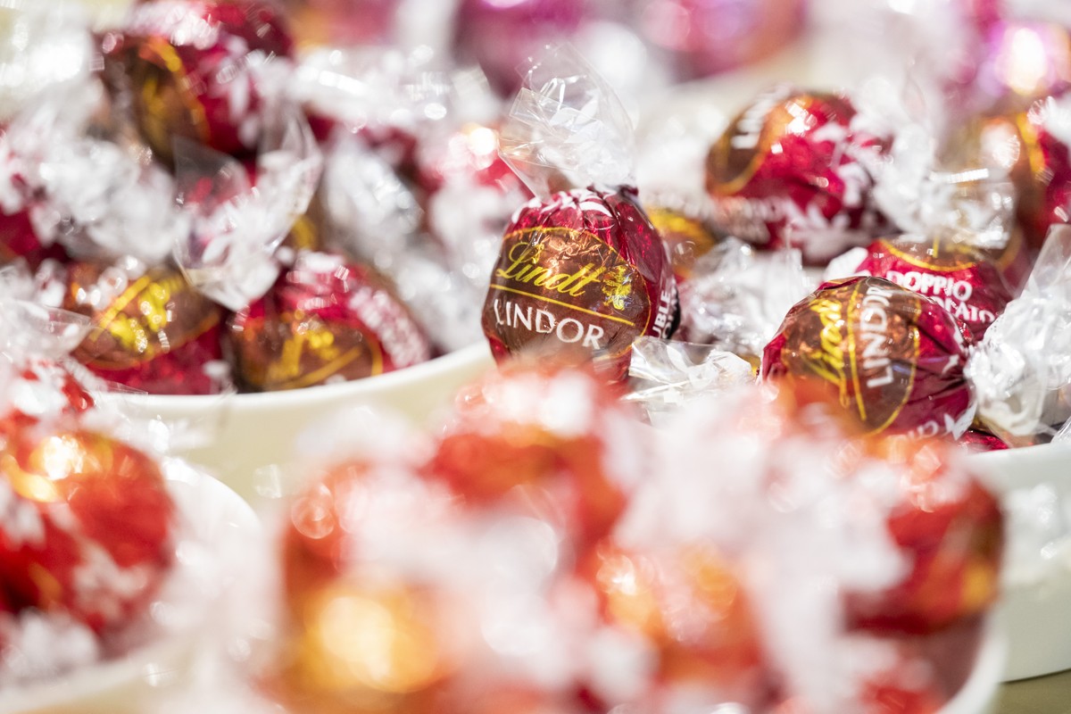 Lindor chocolate balls of Lindt and Spruengli during a press conference on the company's full-year results for 2023, in Kilchberg, Switzerland, Tuesday, March 5, 2024. (KEYSTONE/Ennio Leanza)