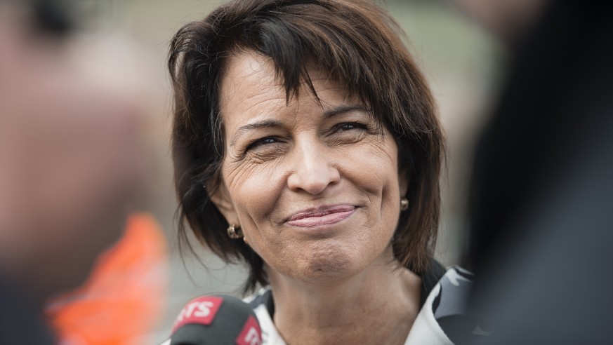 La presidente de la confederation Doris Leuthard repond a des questions lors de l&#039;inauguration officielle de la A16 Transjurane pour le dernier troncon Court-Loveresse ce lundi 3 avril 2017 sur l ...