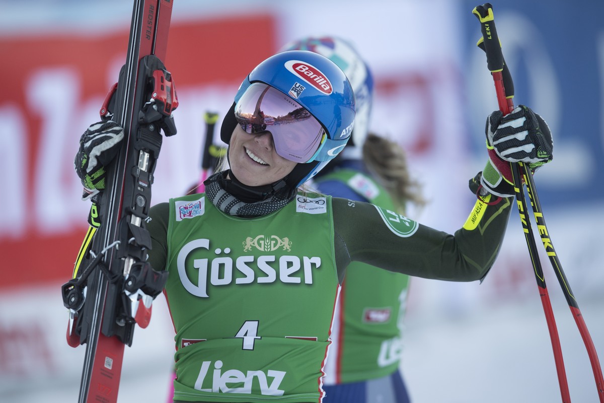 epa08092649 Mikaela Shiffrin of USA reacts after winning the Women's Giant Slalom race at the FIS Alpine Skiing World Cup event in Lienz, Austria, 28 Dezember 2019. EPA/ANDREAS SCHAAD