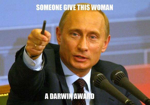 Schranken vor einer Brücke ergeben Sinn – wie diese Radlerin auf die harte Tour erfährt