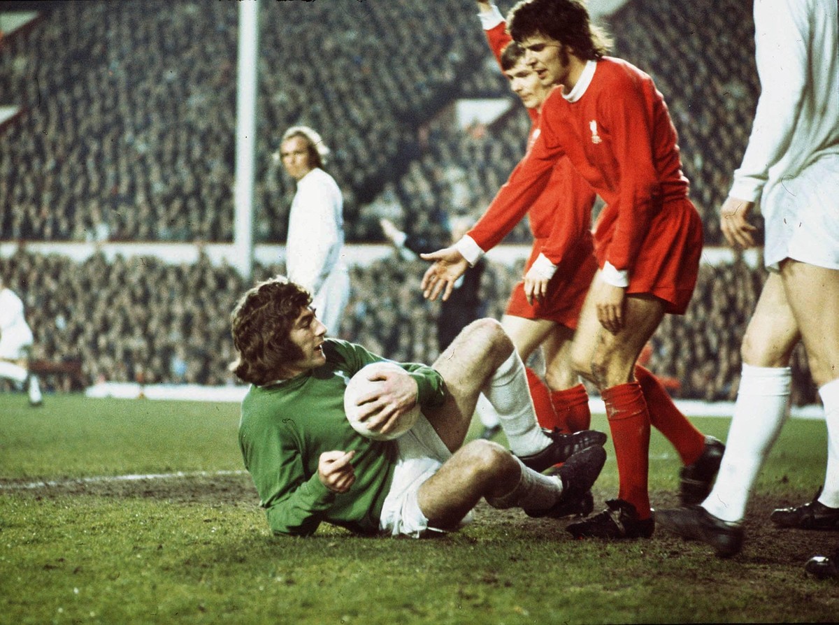 Bildnummer: 07990185 Datum: 10.04.1973 Copyright: imago/Colorsport
Pat Jennings (Tottenham) Peter Cormack (Liv) Liverpool FC v Tottenham Hotspur. 10/4/73. UEFA Cup semi final 1st leg. 1972 / 73 Seaso ...
