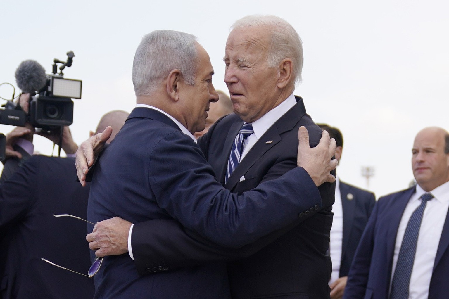 President Joe Biden is greeted by Israeli Prime Minister Benjamin Netanyahu after arriving at Ben Gurion International Airport, Wednesday, October 8.  January 18, 2023, in Tel Aviv.  (AP Photo/Evan Vucci)