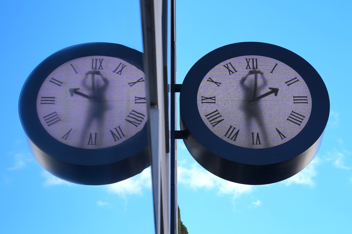 A view of a public art installation "The Maarten Baas Real Time Clock" in London, Thursday, March 26, 2026, ahead of the United Kingdom will change to Summer Time on Sunday, March 29. (AP Ph ...