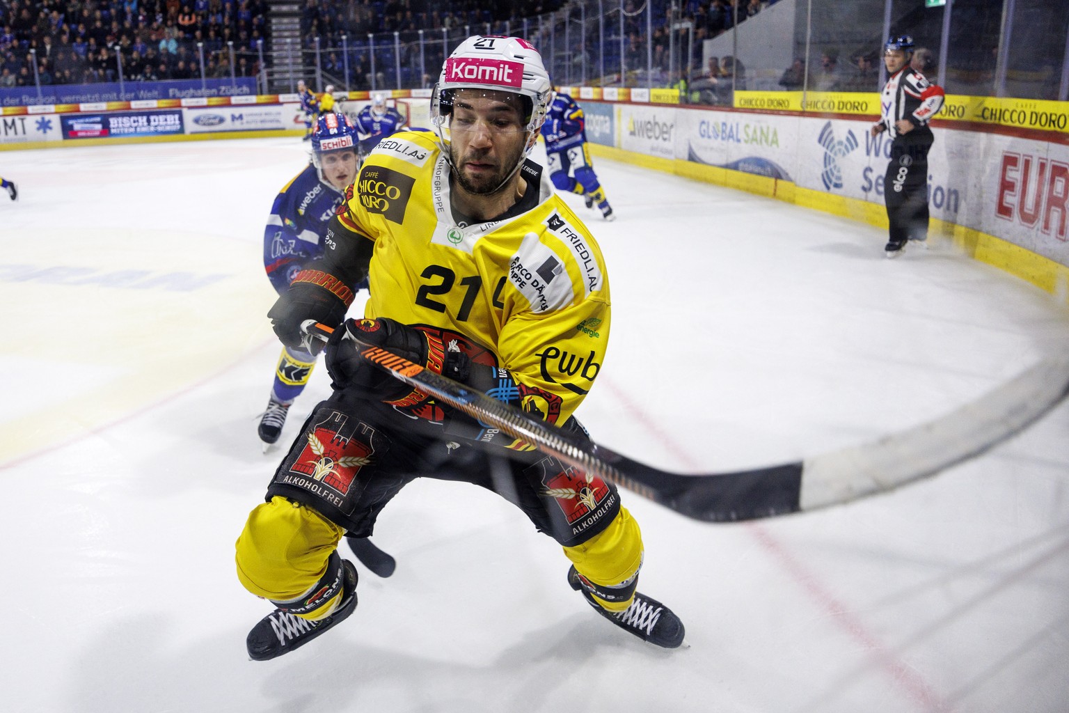 SC Bern Stuermer Simon Moser waehrend dem Eishockey-Pre-Playoff-Spiel 2 der National League zwischen dem EHC Kloten und dem SC Bern am Donnerstag, 9. Maerz 2023, in Kloten. (KEYSTONE/Patrick B. Kraeme ...