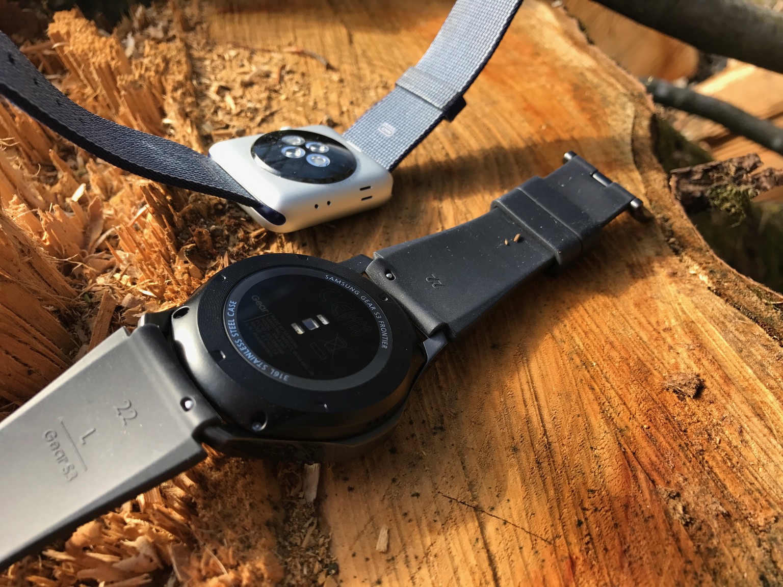 Gear S3 vs. Apple Watch 2 das taugt Samsungs Top Gun Uhr