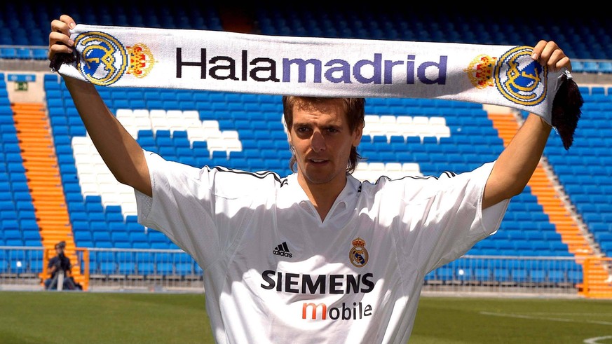 Madrid, SPAIN - 001023..JONATHAN WOODGATE..SIGNS FOR REAL MADRID..-BERNEBAU STADIUM, MADRID, SPAIN.8/20/2004. CEBOLLA/ LINKUK/ 2004.K39013 JONATHAN WOODGATE GLK PUBLICATIONxINxGERxSUIxAUTxONLY - ZUMAg ...