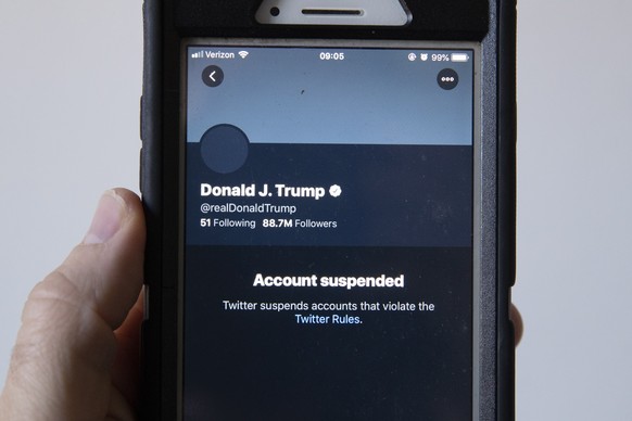 epa09328988 (FILE) - A mobile phone displays the suspended status of the Twitter account of US President Donald J. Trump, in Washington, DC, USA, 09 January 2021 (reissued 07 July 2021). Former US pre ...