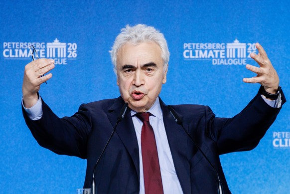epa12907021 Executive Director of the International Energy Agency (IEA) Fatih Birol gestures as he delivers a speech during the Petersberg Climate Dialogue in Berlin, Germany, 22 April 2026. EPA/CLEME ...