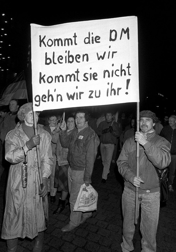 Die Leute in der DDR wollten die D-Mark unbedingt.