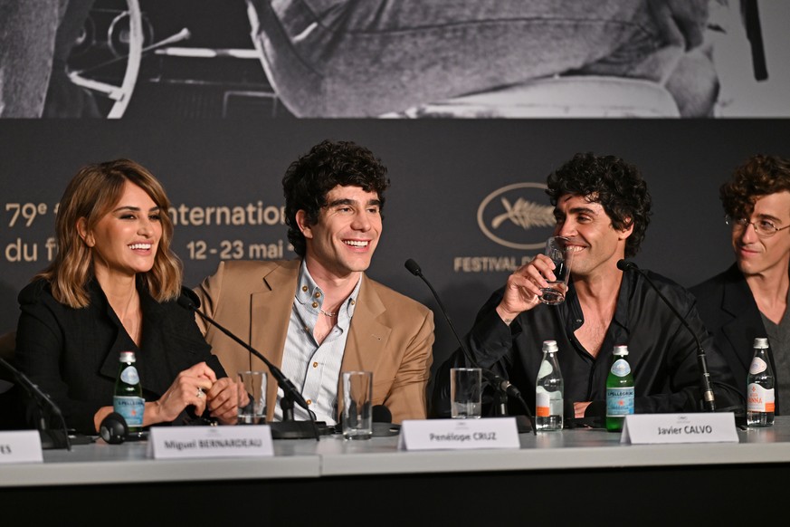 epa12983483 (L-R) Penélope Cruz, Javier Calvó, Javier Ambrossi and Guitarricadelafuente attend the press conference for 'La Bola Negra' during the 79th annual Cannes Film Festival, in Cannes ...