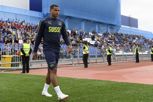Switzerland&#039;s defender Manuel Akanji arrives for a public training session of the Switzerland&#039;s national soccer team at the Torpedo Stadium, in Togliatti, Russia, Tuesday, June 12, 2018. The ...