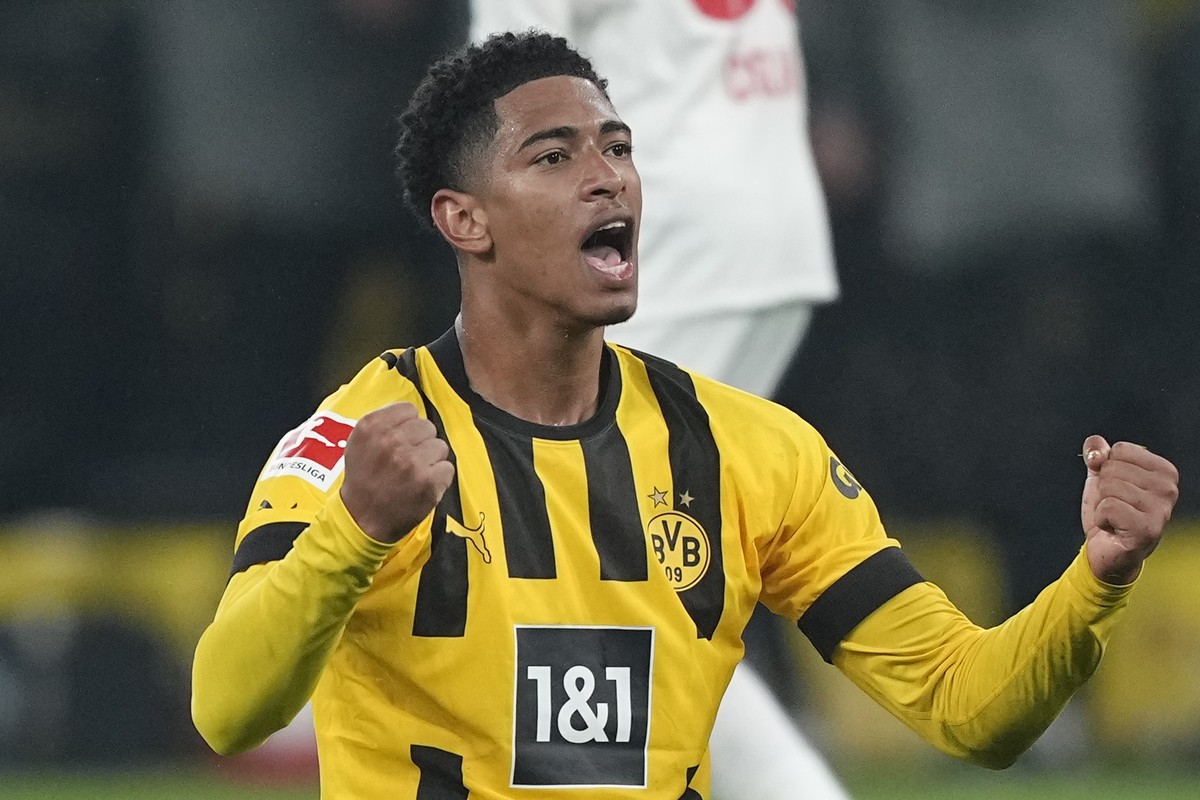 Dortmund's Jude Bellingham celebrates during the German Bundesliga soccer match between Borussia Dortmund and FC Augsburg in Dortmund, Germany, Sunday, Jan. 22, 2023. (AP Photo/Martin Meissner)