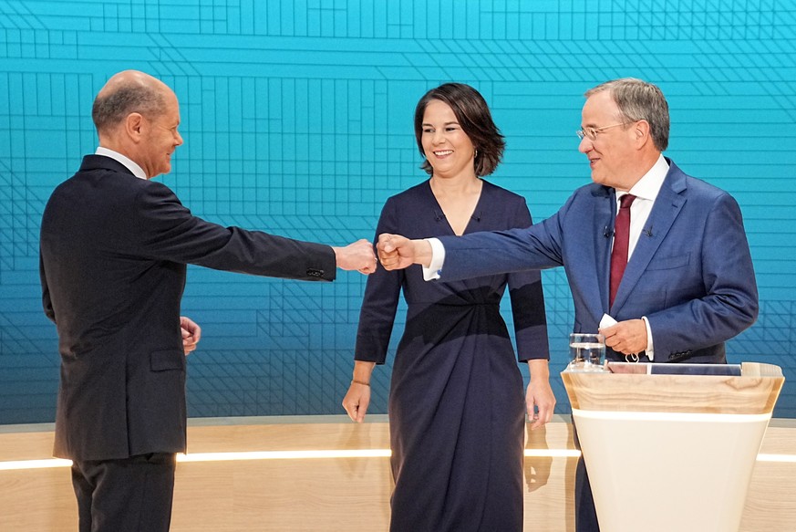 epa09464172 (L-R) German Minister of Finance and Social Democratic Party (SPD) top candidate for the federal elections Olaf Scholz, Green party (Buendnis90/Die Gruenen, Alliance 90/The Greens) co-chai ...