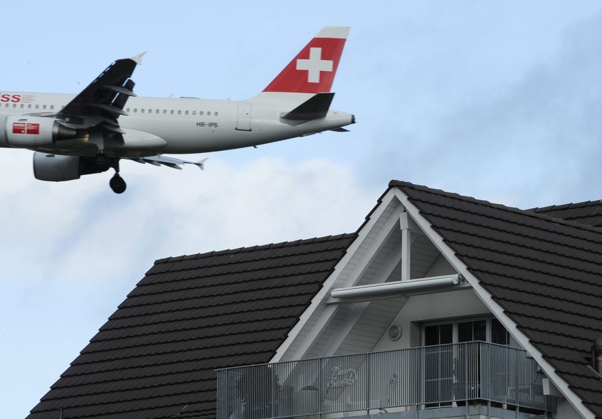Ein Swiss-Airbus auf dem Landeanflug in Zürich.