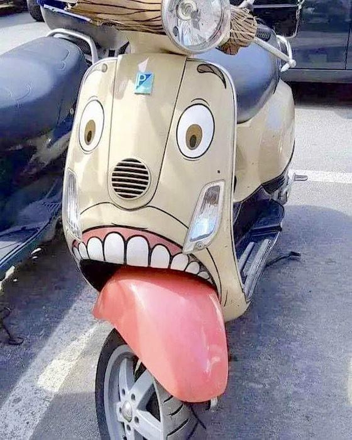 PICDUMP 402 – es ist das, wonach es aussieht!\nGeile Vespa. Geil lackiert. Gefällt mir.