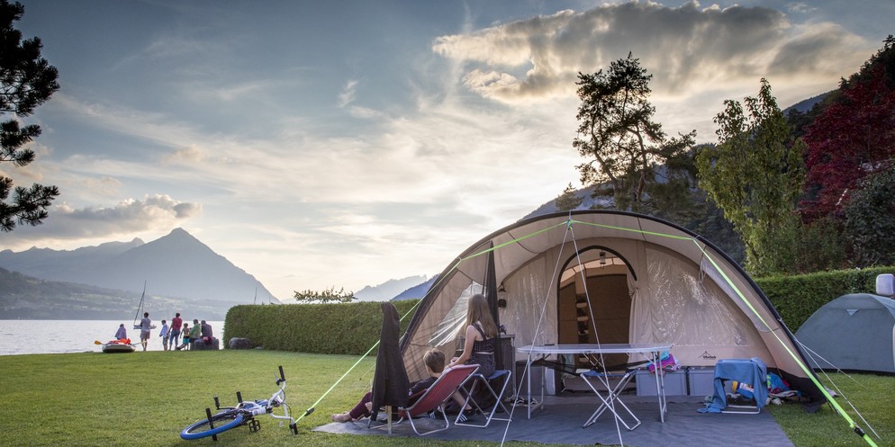 Im Sommer sind im Kanton Bern vor allem Campingplätze am See beliebt. Im Bild: Das Camping Manor Farm in Unterseen am Thunersee.