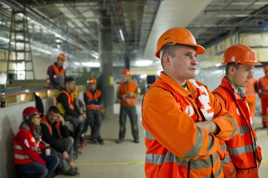 Grzegorz, einer der polnischen Arbeiter, denen nach einem Fall von Lohndumping gekündigt wurde, aufgenommen am Streik auf der SBB-Baustelle am Zürcher Hauptbahnhof im Oktober 2013.