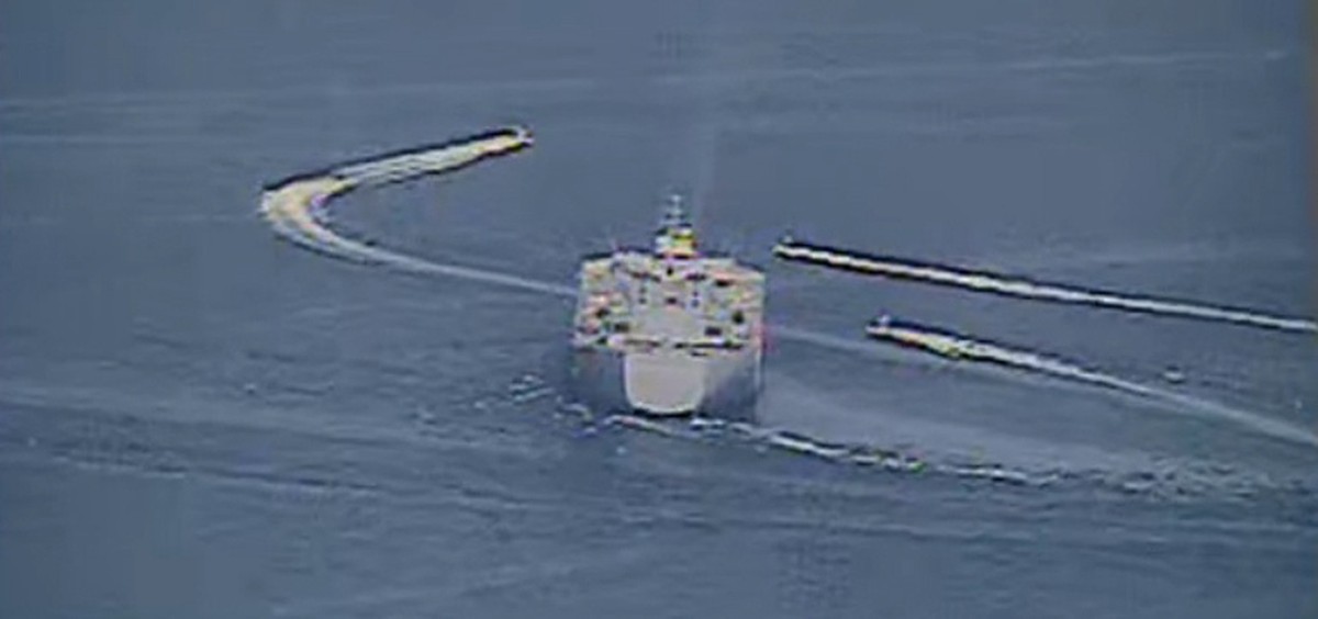 epa08365408 A handout photo made available by the US Naval Forces Central Command / US 5th Fleet via the Defense Visual Information Distribution Service (DVIDS) shows Iranian Islamic Revolutionary Gua ...