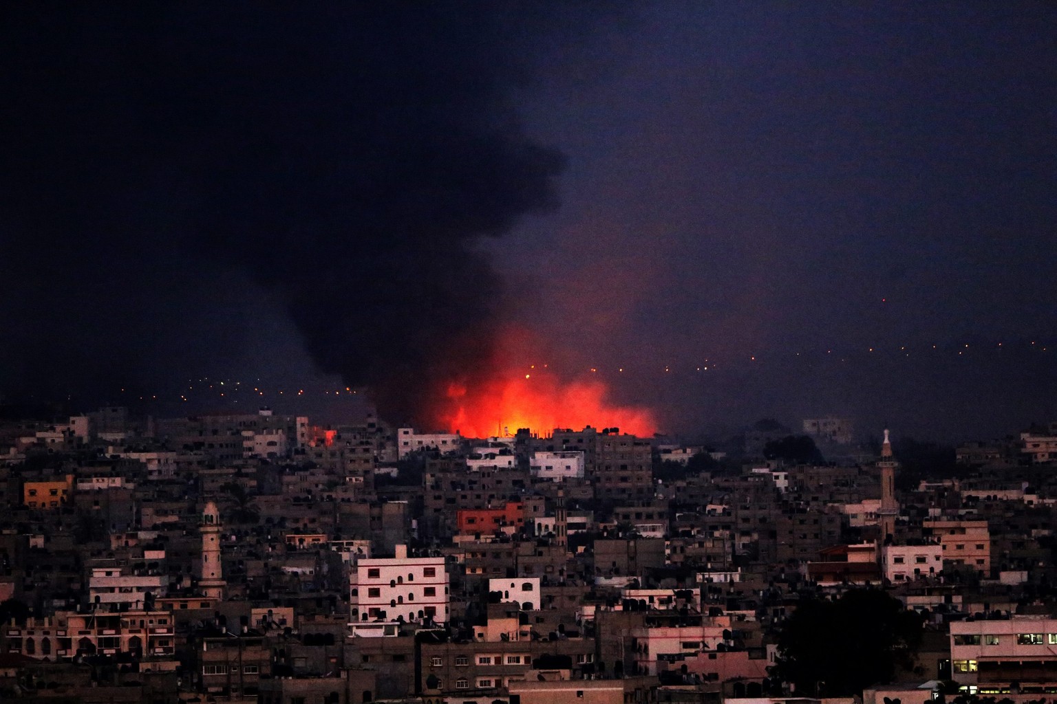 epa04325338 A picture made available on 21 July 2014 shows smoke rising from Al Shejaeiya neighbourhood during a military operation in the east Gaza City, 20 July 2014. Tens of thousand of Palestinian ...